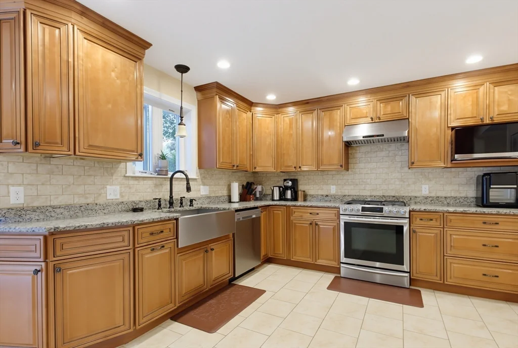 4 bed, 3 bath apartment for rent at 99 South St, Westborough — photo 7 of 30
