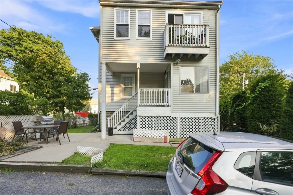 2 bed, 1 bath apartment for rent at 99 Thorndike St Unit 1, Arlington