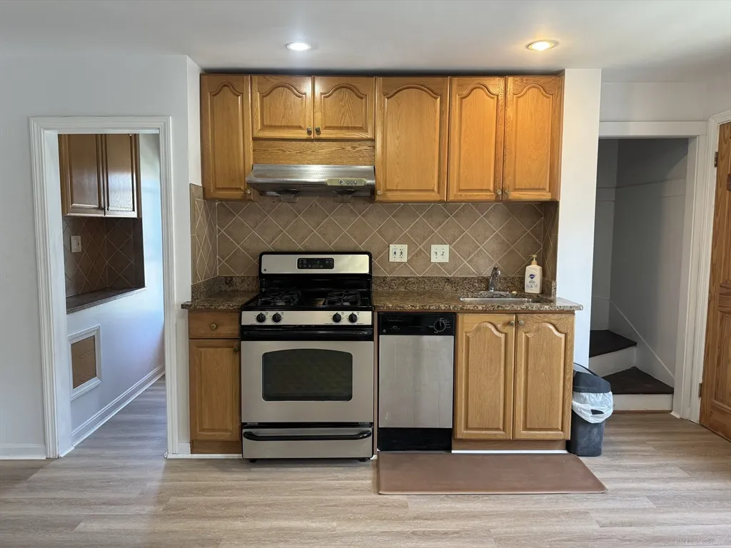 3 bed, 2 bath apartment for rent at 99 Union St Unit 99, Brighton — photo 3 of 24