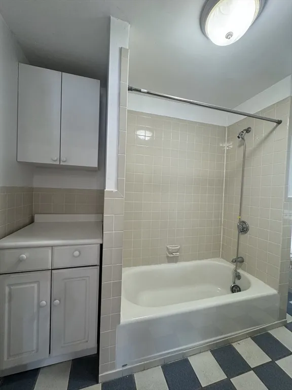 3 bed, 2 bath apartment for rent at 99 Union St Unit 99, Brighton — photo 13 of 24