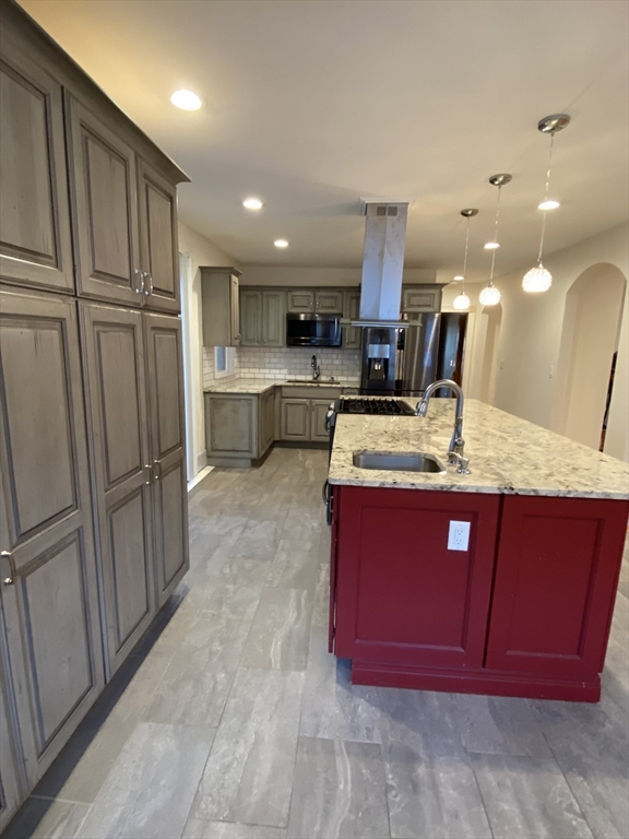 4 bed, 2 bath apartment for rent at 99 Walnut St Unit 2, Malden — photo 4 of 22