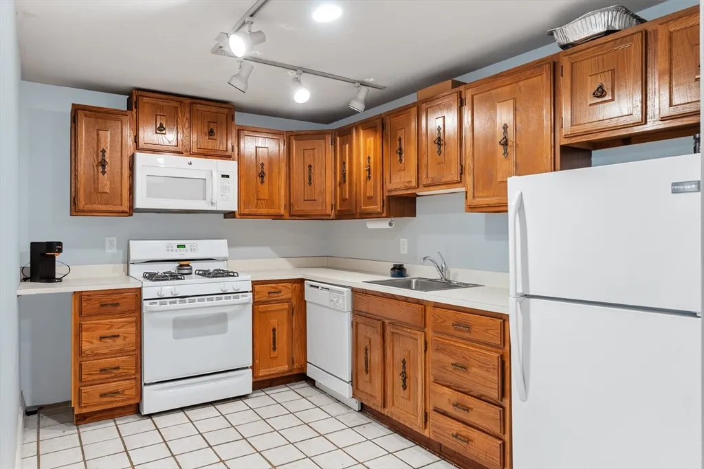 2 bed, 1 bath apartment for rent at 99 W 4th St Unit 1A, South Boston — photo 1 of 9