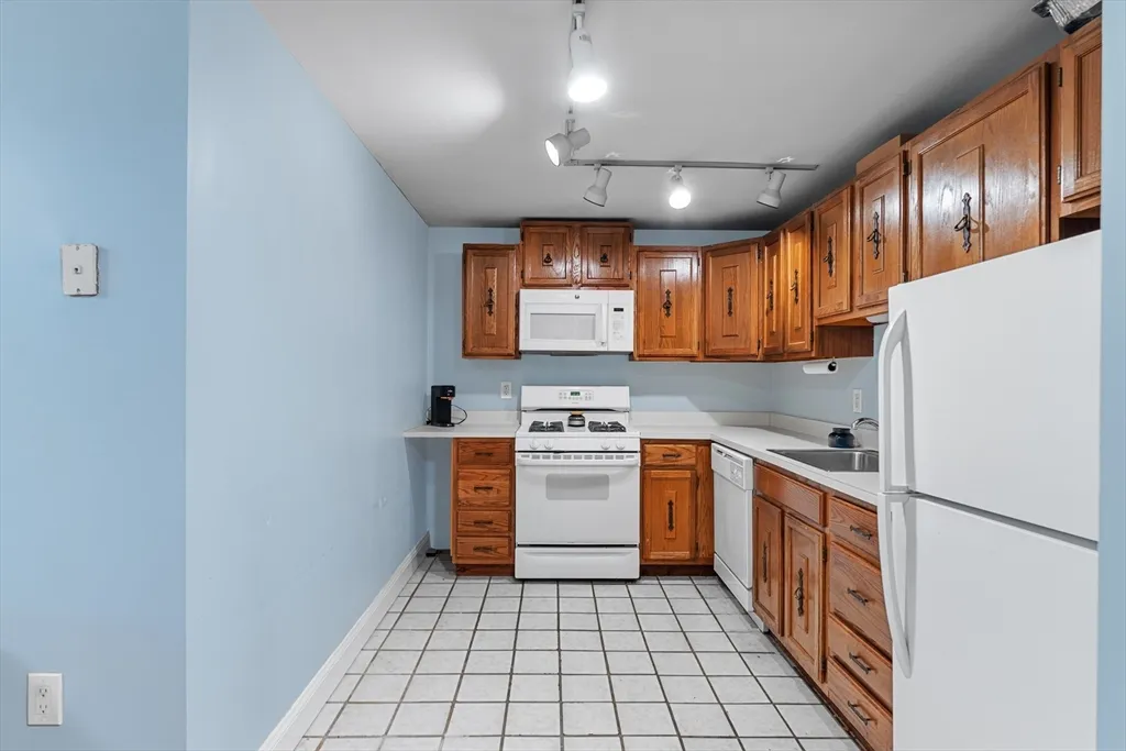 2 bed, 1 bath apartment for rent at 99 W 4th St Unit 1A, South Boston — photo 2 of 9