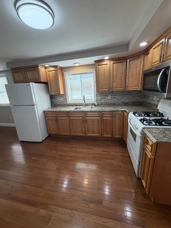 3 bed, 1 bath apartment for rent at 99 Weston St Unit 2, Brockton — photo 3 of 14