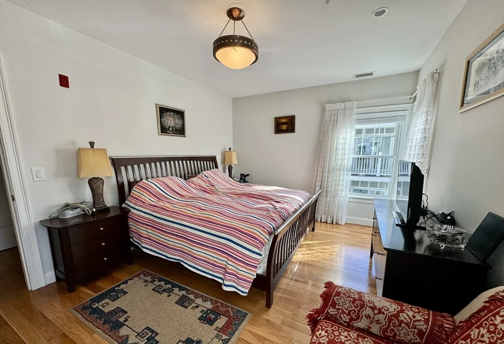 2 bed, 1 bath apartment for rent at 990 Vfw Pkwy Unit 304, West Roxbury — photo 5 of 11