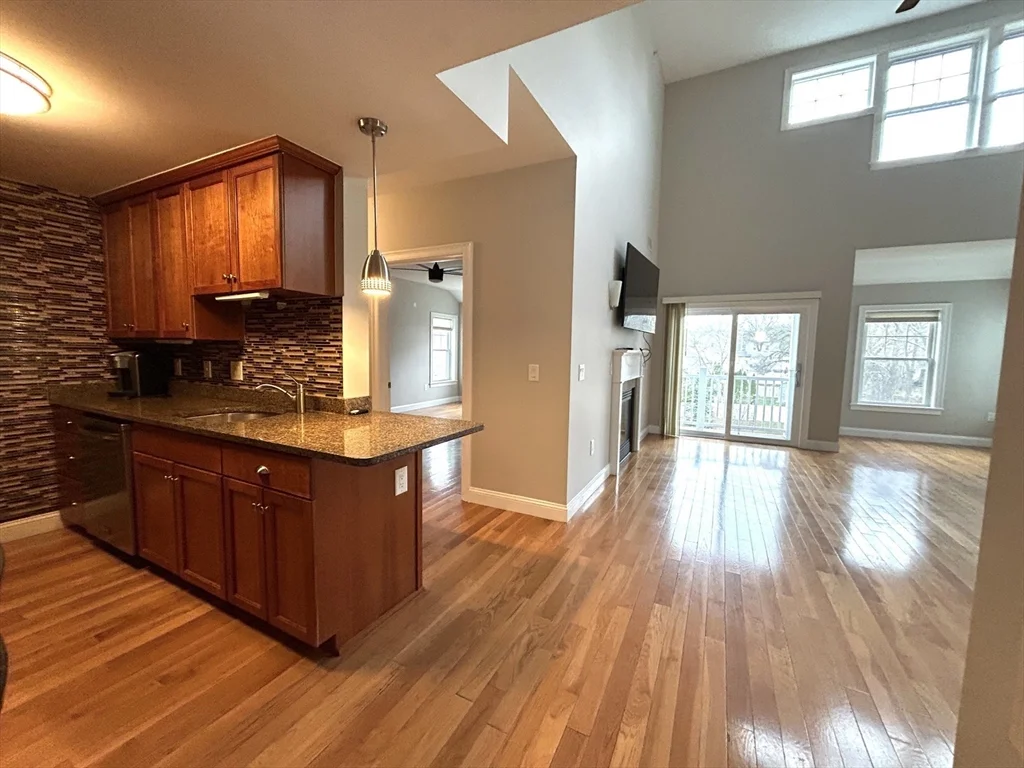 2 bed, 2 bath apartment for rent at 990 Vfw Pkwy Unit 402, West Roxbury — photo 3 of 16