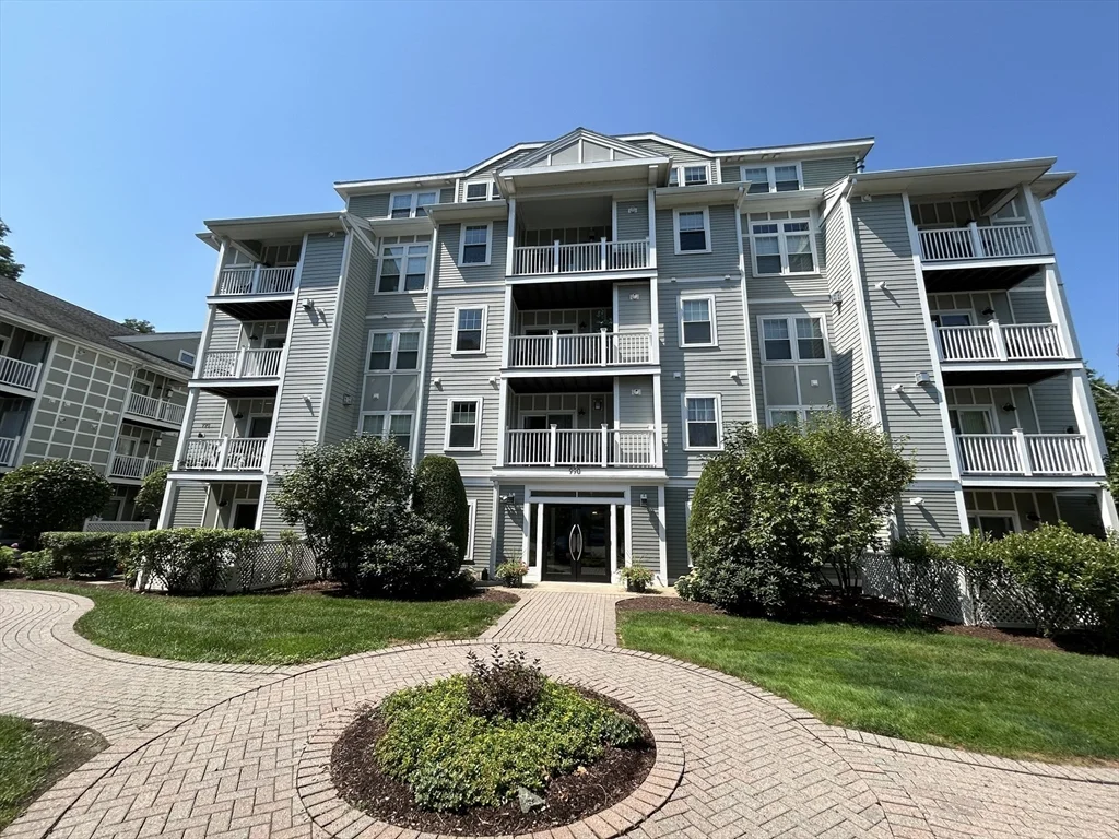 2 bed, 2 bath apartment for rent at 990 Vfw Pkwy Unit 402, West Roxbury