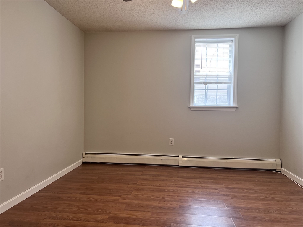 3 bed, 1 bath apartment for rent at 991 County St Unit 1, Fall River — photo 11 of 18