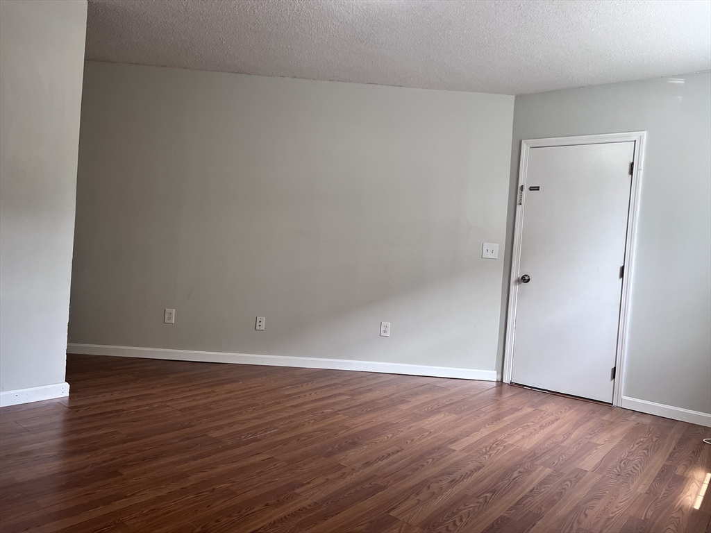 3 bed, 1 bath apartment for rent at 991 County St Unit 1, Fall River — photo 3 of 18