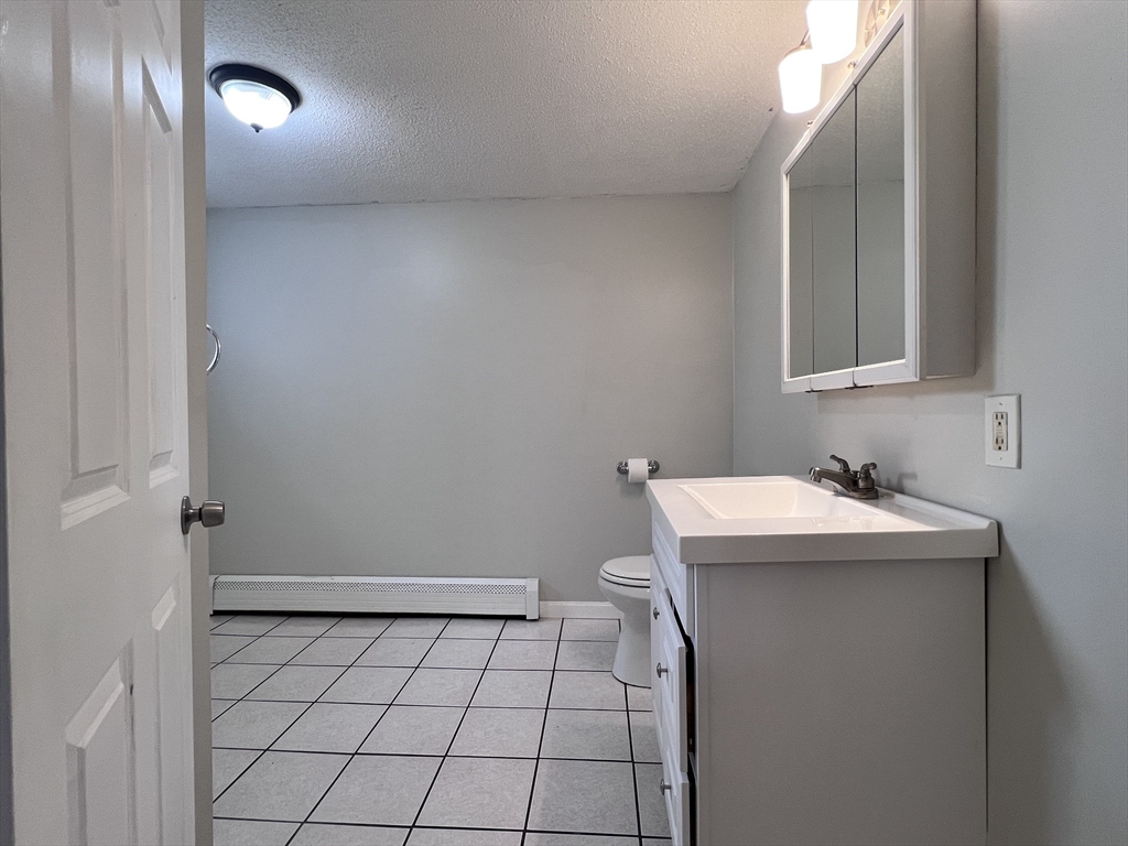 3 bed, 1 bath apartment for rent at 991 County St Unit 1, Fall River — photo 13 of 18
