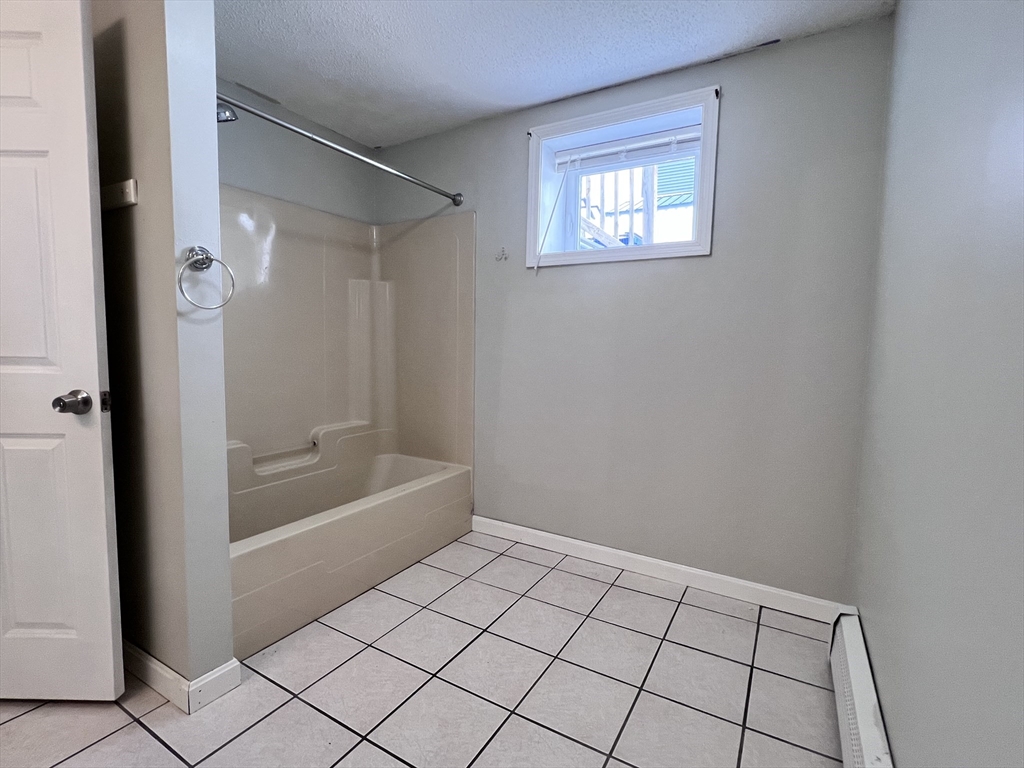 3 bed, 1 bath apartment for rent at 991 County St Unit 1, Fall River — photo 14 of 18