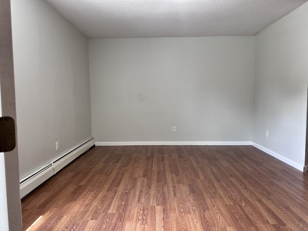 3 bed, 1 bath apartment for rent at 991 County St Unit 1, Fall River — photo 1 of 18
