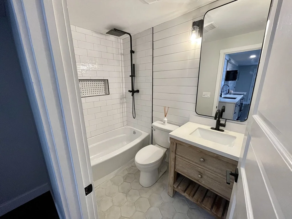1 bed, 1 bath apartment for rent at 995 Centre St Unit A, Jamaica Plain — photo 11 of 12