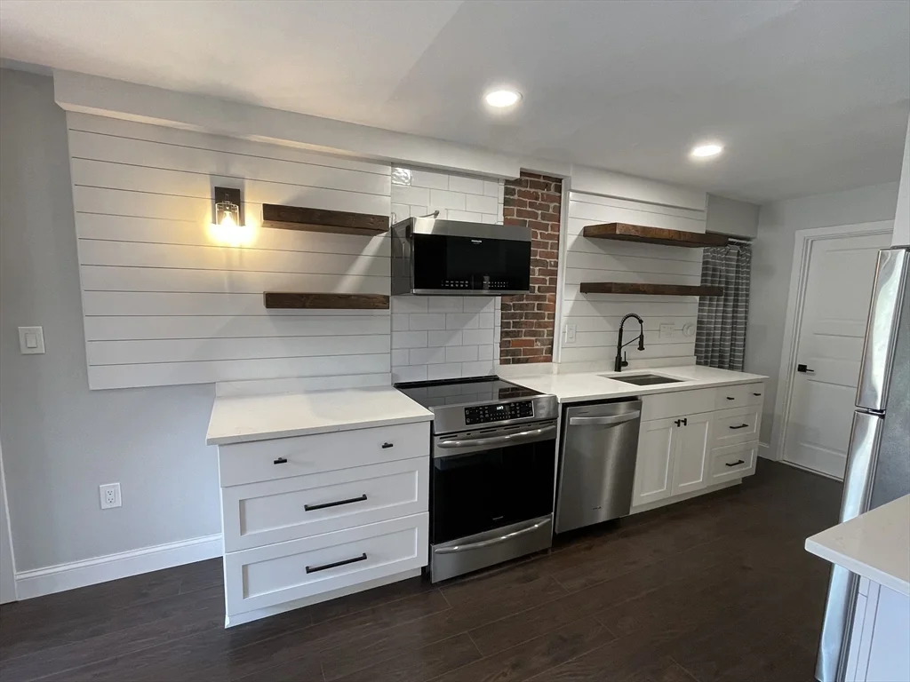 1 bed, 1 bath apartment for rent at 995 Centre St Unit A, Jamaica Plain