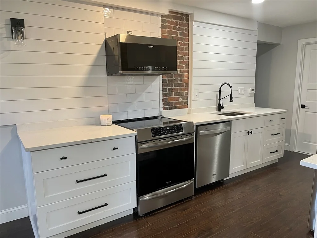 1 bed, 1 bath apartment for rent at 995 Centre St Unit A, Jamaica Plain — photo 3 of 12