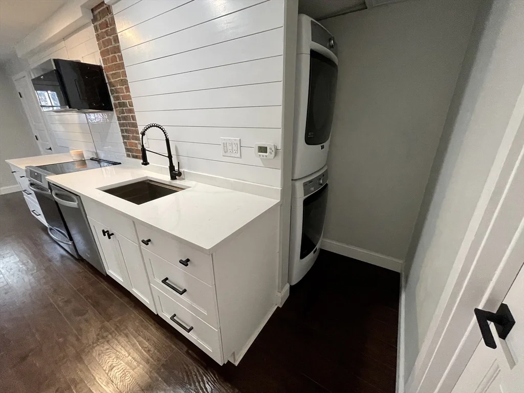 1 bed, 1 bath apartment for rent at 995 Centre St Unit A, Jamaica Plain — photo 4 of 12