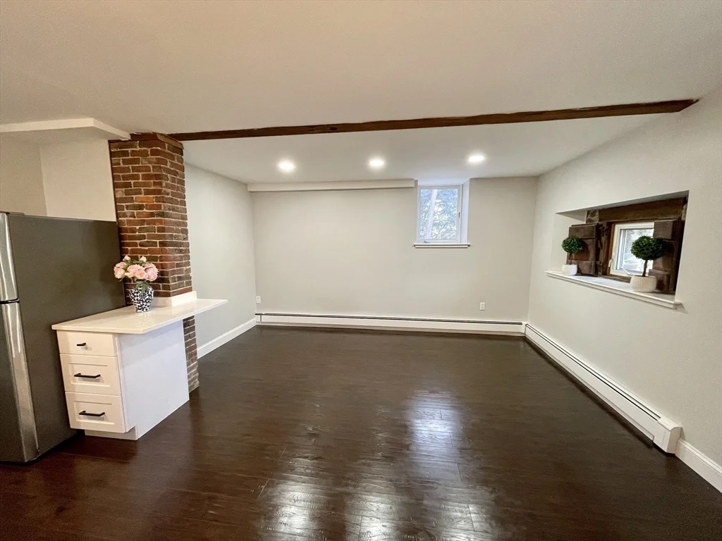 1 bed, 1 bath apartment for rent at 995 Centre St Unit A, Jamaica Plain — photo 6 of 12