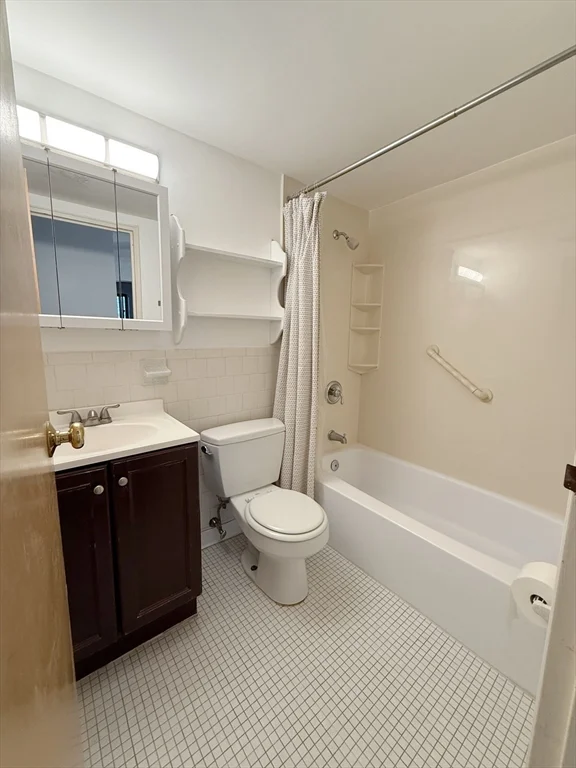 2 bed, 1 bath apartment for rent at 995 Massachusetts Ave Unit 301, Arlington — photo 4 of 9