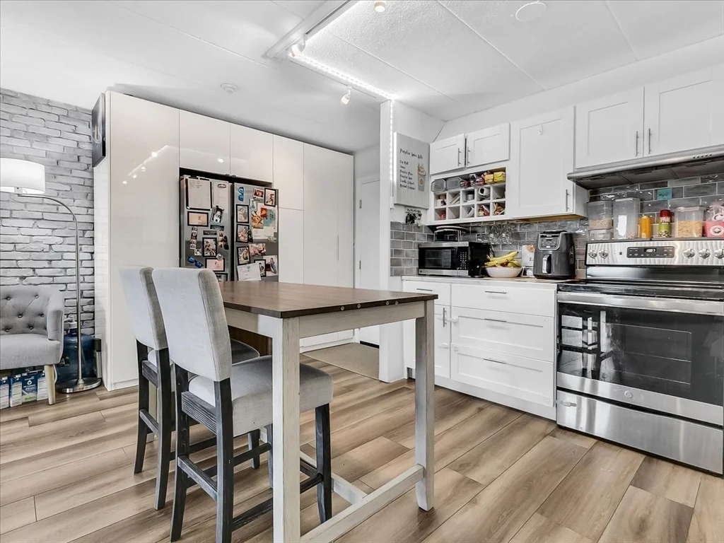 1 bed, 1 bath apartment for rent at 995 Massachusetts Ave Unit 403, Arlington — photo 3 of 16