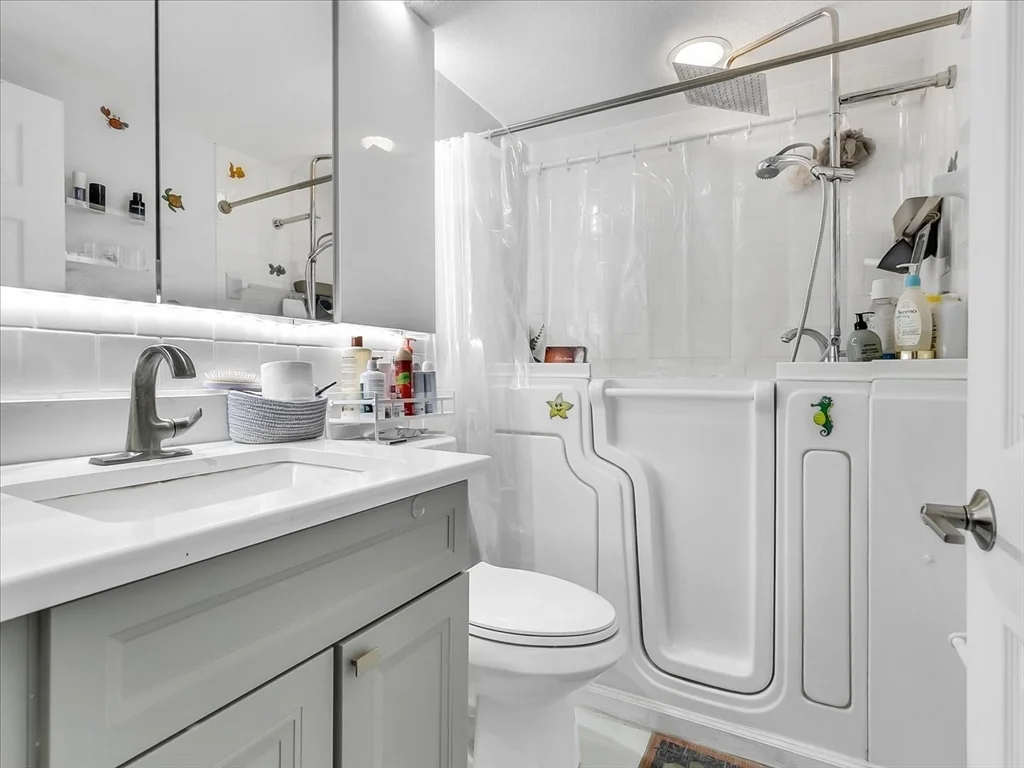1 bed, 1 bath apartment for rent at 995 Massachusetts Ave Unit 403, Arlington — photo 9 of 16