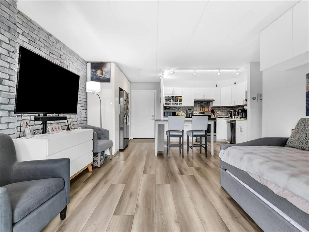 1 bed, 1 bath apartment for rent at 995 Massachusetts Ave Unit 403, Arlington — photo 8 of 16