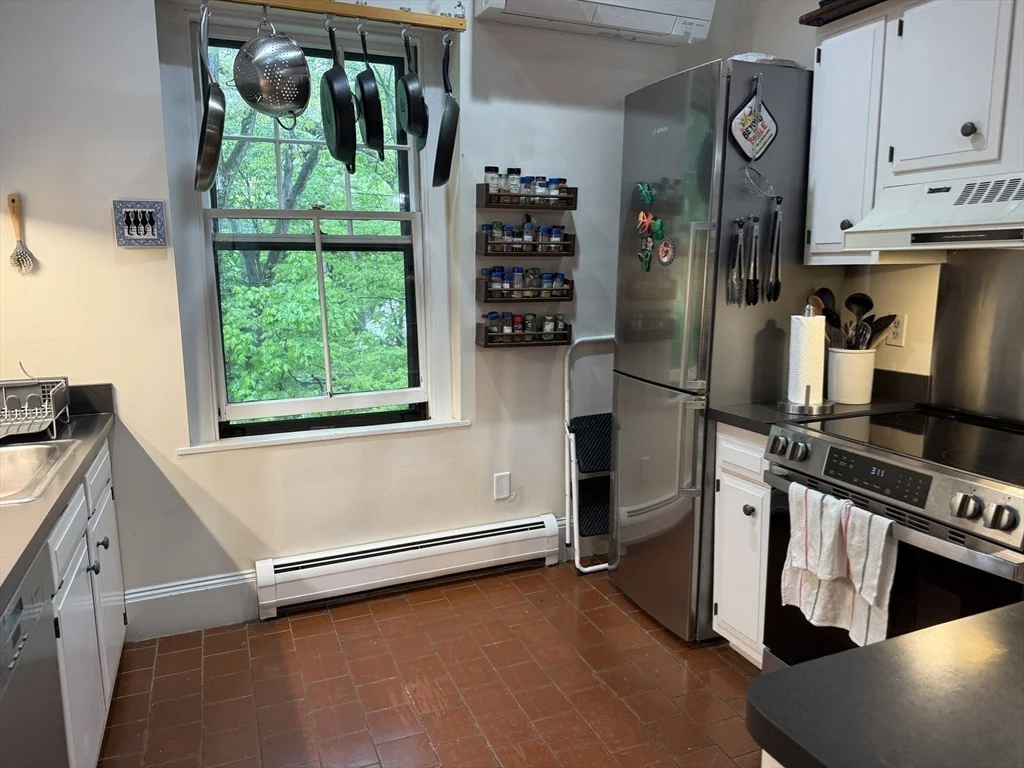 2 bed, 2 bath apartment for rent at 996 Centre St Unit 3, Jamaica Plain — photo 6 of 17