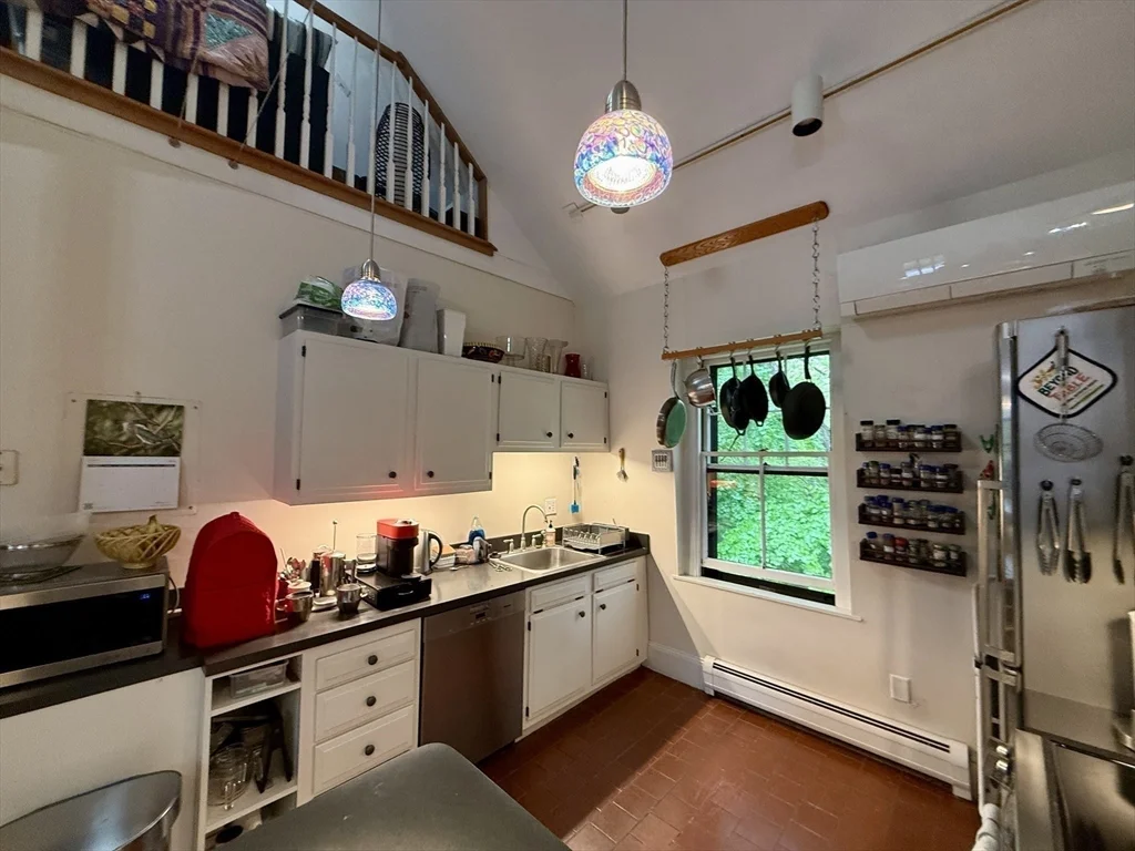 2 bed, 2 bath apartment for rent at 996 Centre St Unit 3, Jamaica Plain — photo 5 of 17