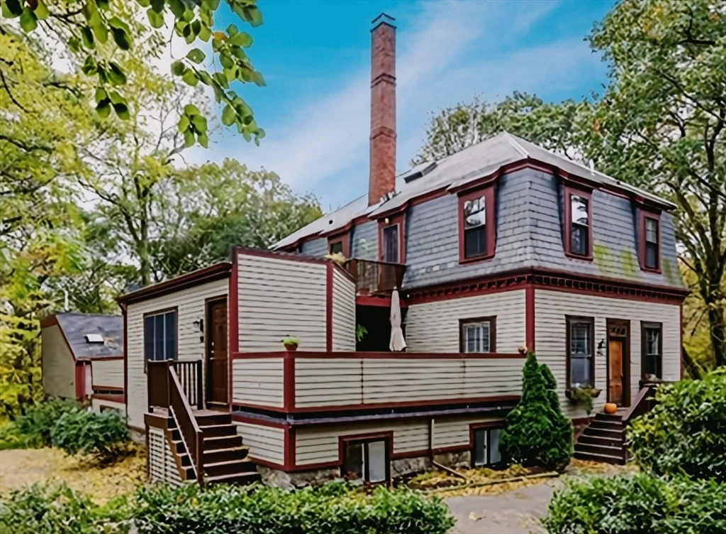 2 bed, 2 bath apartment for rent at 996 Centre St Unit 3, Jamaica Plain — photo 2 of 17