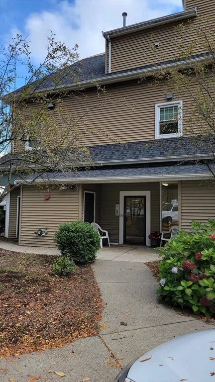 1 bed, 1 bath apartment for rent at 996 East St Unit 6, Walpole