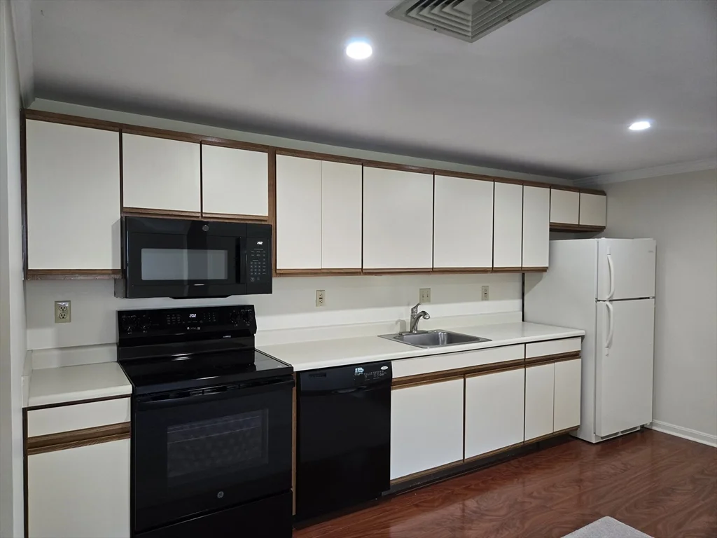 1 bed, 1 bath apartment for rent at 996 East Unit 4, Walpole — photo 4 of 9