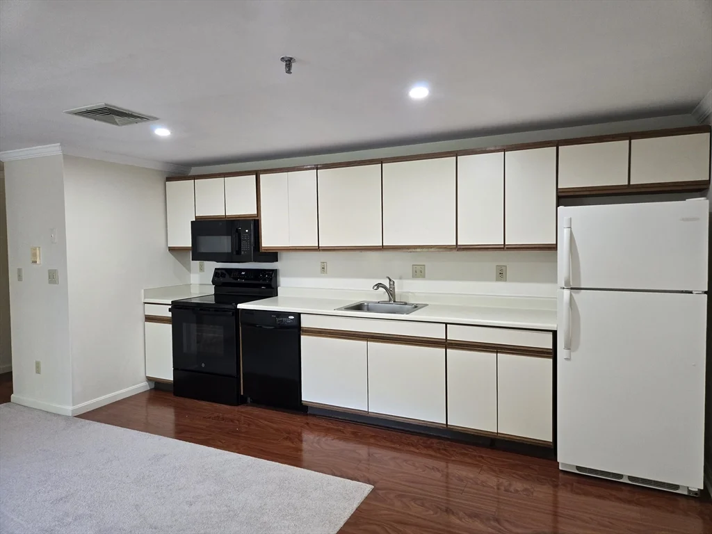 1 bed, 1 bath apartment for rent at 996 East Unit 4, Walpole — photo 3 of 9