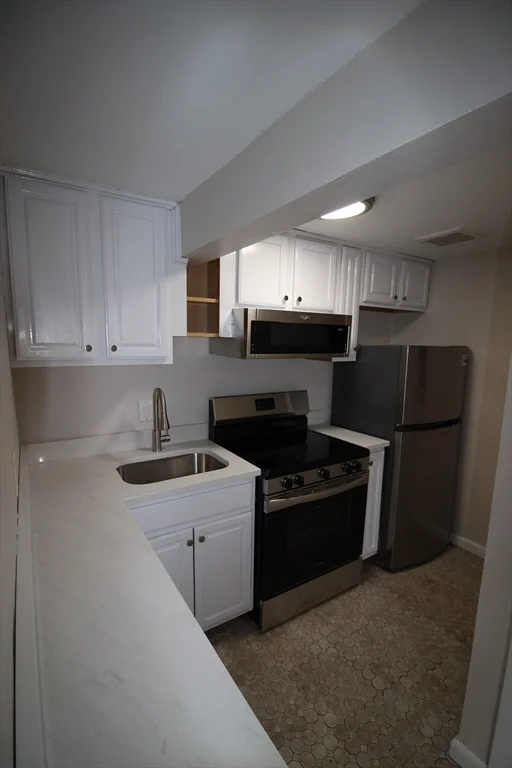 1 bed, 1 bath apartment for rent at 997 Broadway Unit 1, Raynham — photo 4 of 12