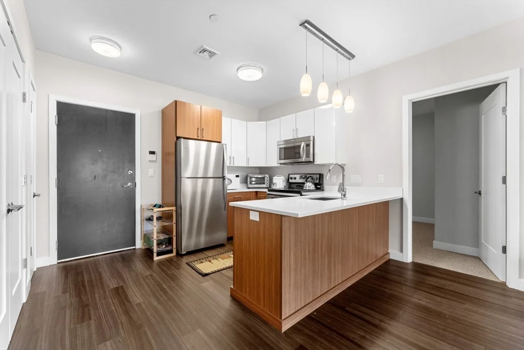 1 bed, 1 bath apartment for rent at 999 Hancock St Unit 306, Quincy Center — photo 2 of 36