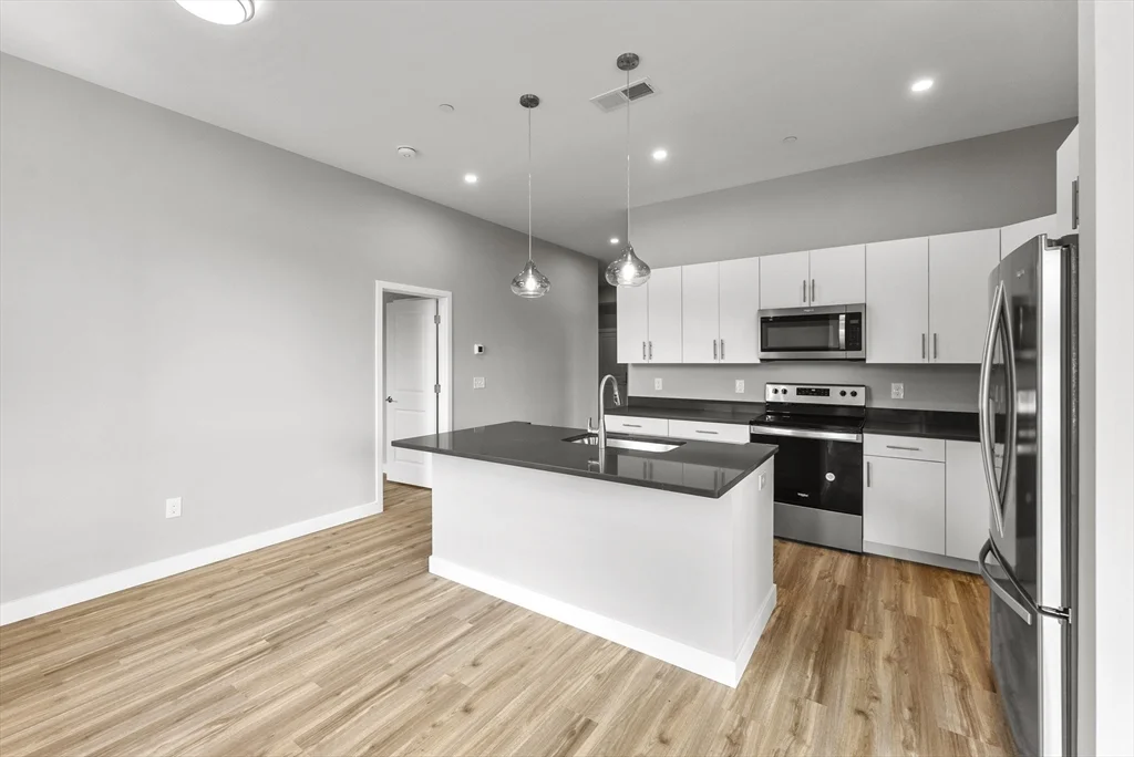 2 bed, 2 bath apartment for rent at 999 Main St Unit 208, Hanson — photo 5 of 21
