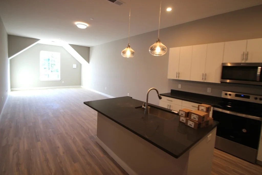 1 bed, 1 bath apartment for rent at 999 Main St Unit 306, Hanson — photo 4 of 12