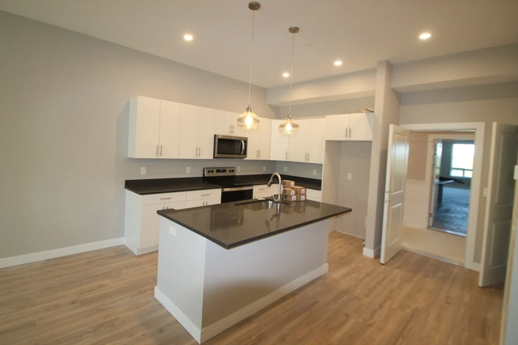 1 bed, 1 bath apartment for rent at 999 Main St Unit 306, Hanson — photo 3 of 12
