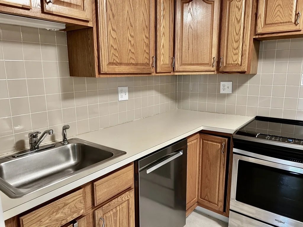 1 bed, 1 bath apartment for rent at B2 Colonial Dr Unit 4, Andover — photo 7 of 19