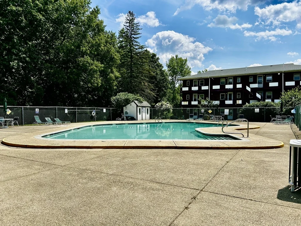 1 bed, 1 bath apartment for rent at B2 Colonial Dr Unit 4, Andover — photo 17 of 19