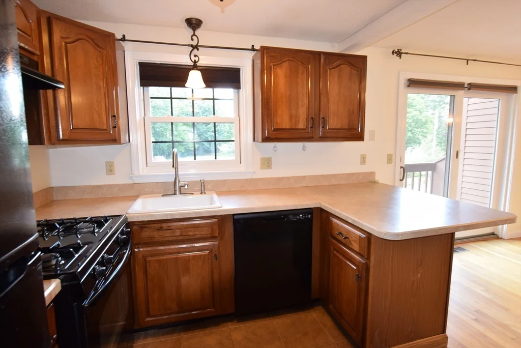 2 bed, 1 bath apartment for rent at C4 Scotty Hollow Dr Unit C4, North Chelmsford — photo 4 of 29