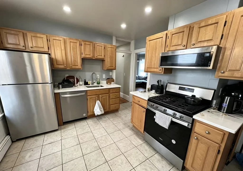 3 bed, 1 bath apartment for rent at R39 Newport St Unit 1, Dorchester — photo 2 of 6