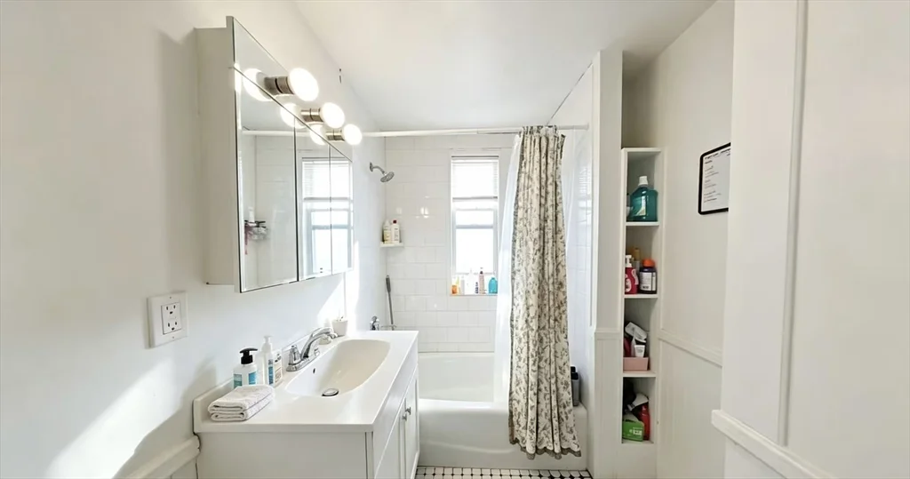 3 bed, 1 bath apartment for rent at R39 Newport St Unit 1, Dorchester — photo 3 of 6